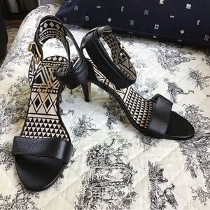 **New** no box Jessica Simpson Erikk black leather strappy sandal!